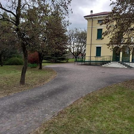 Villa Peonia Parma Bagian luar foto